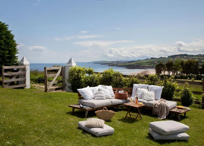 Wishome-Villa en Oyambre playa, piscina privada climatizada, Comillas